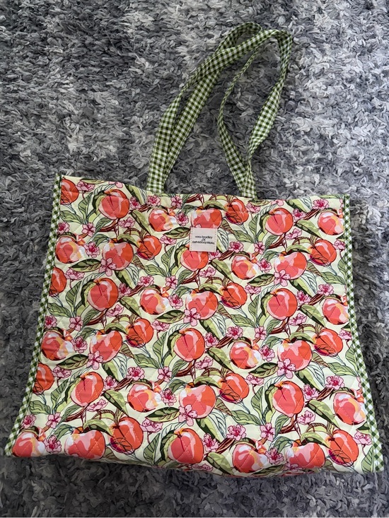 Vera Bradley Handbags - Vera Bradley X Bath & Body Works Peach Floral Limited Edition Quilted Tote bag